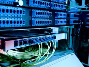Read more about the article What is a network hub? Types of hubs and their advantages and disadvantages